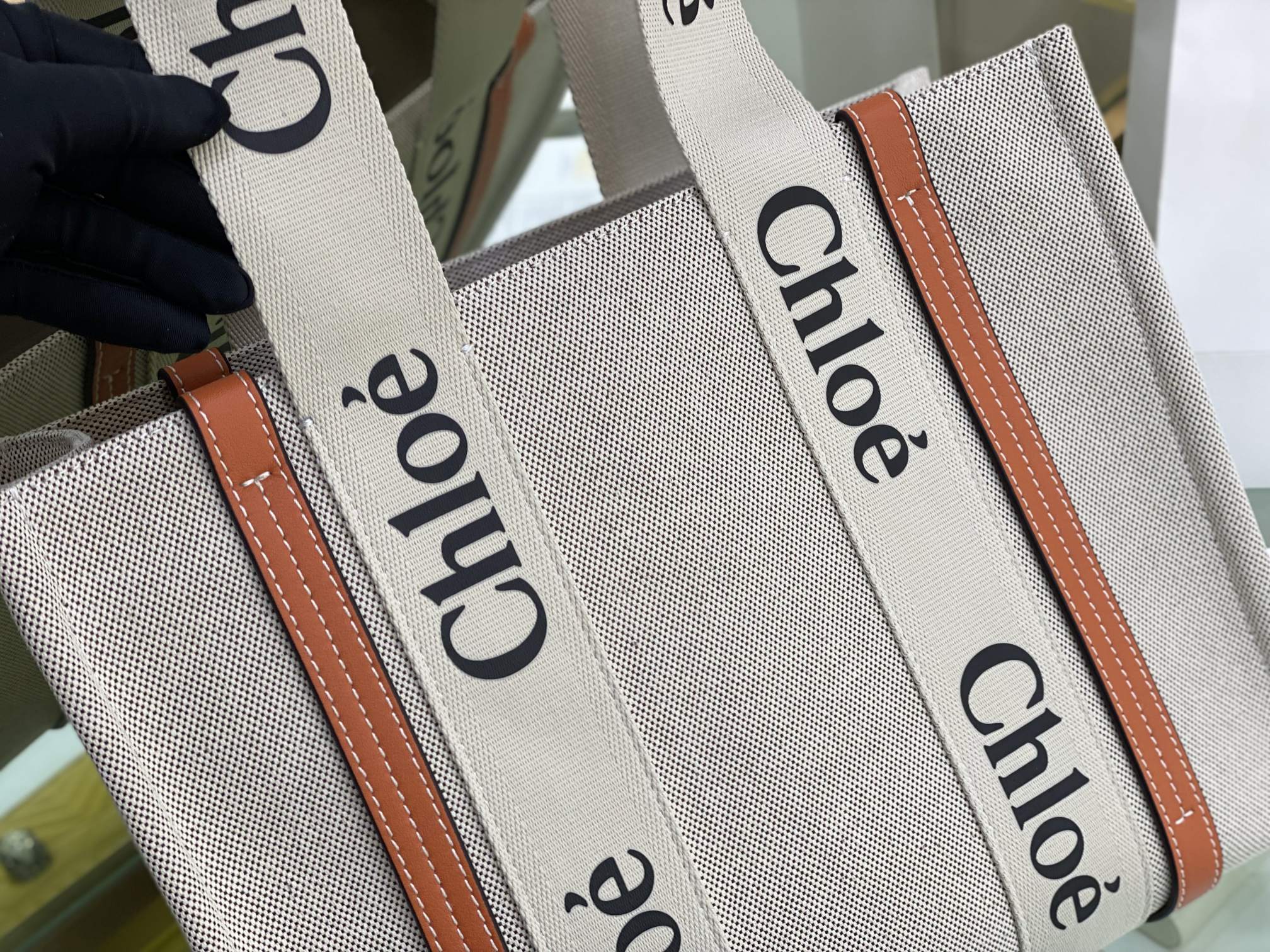 Chloe Medium Woody Tote Bag In Linen 